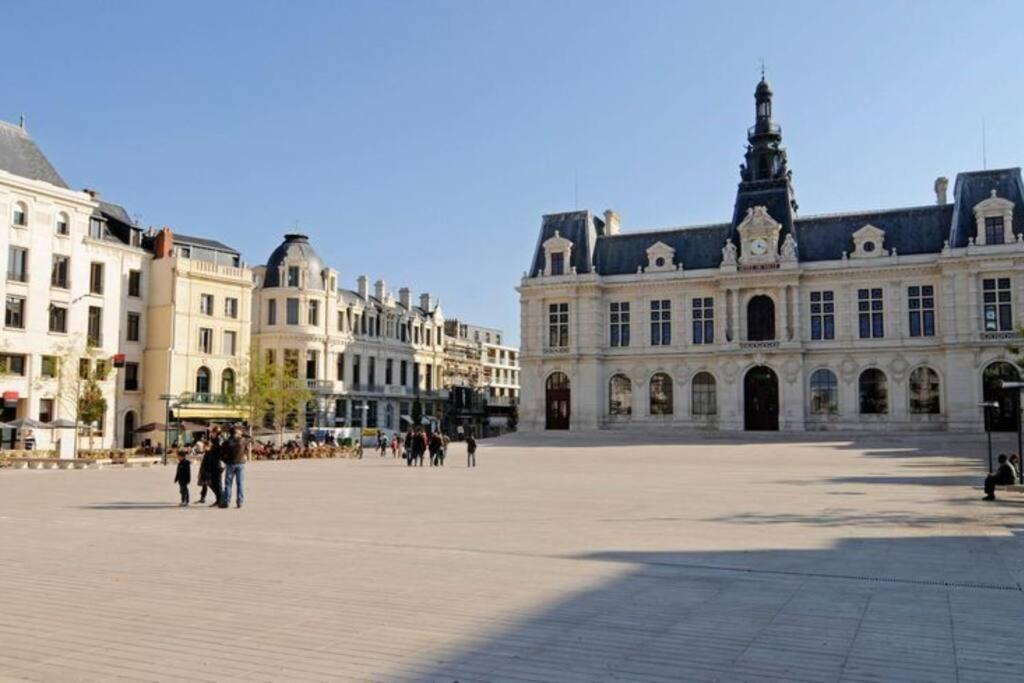 Appartement En Face De La Gare - Centre Ville ポアティエ エクステリア 写真